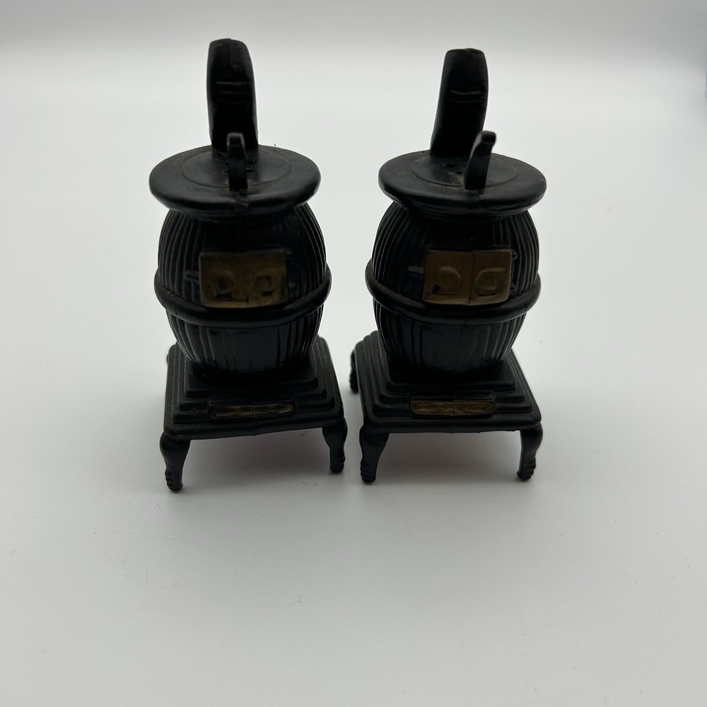 Vintage 3.75" tall Plastic Pot Belly Stove Salt‎ Pepper Shakers - Hong Kong
